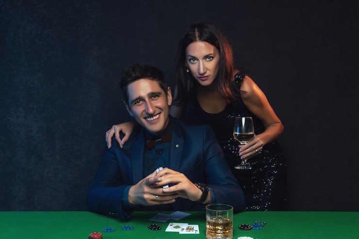Tim layanan pelanggan siap membantu melalui berbagai media untuk pengalaman Live Casino terbaik